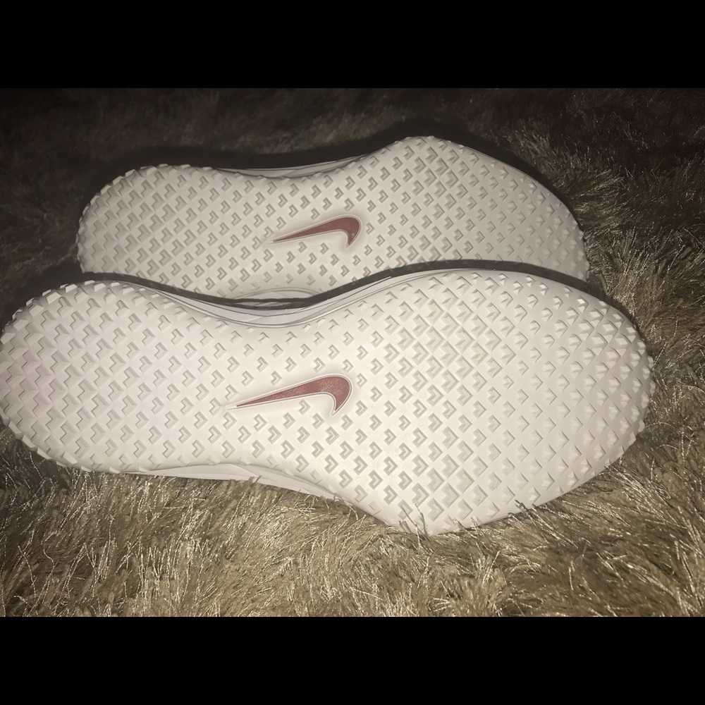 Nike Flywire Tennis Shoes